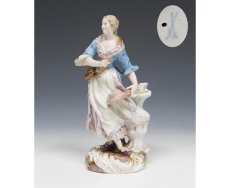 Schäferin, tanzend. Meissen. 1880-1923. Modell-Nr. 1776 (neue Form-Nr. 61119). Modell von.                     MEYER,        