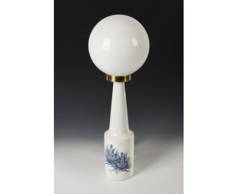 Große Tischlampe. Royal Copenhagen / Fog & Mørup. Wellenmarke und Stempelmarke, 1969-1974, 1. Wahl sowie Stempelmarke des Lam
