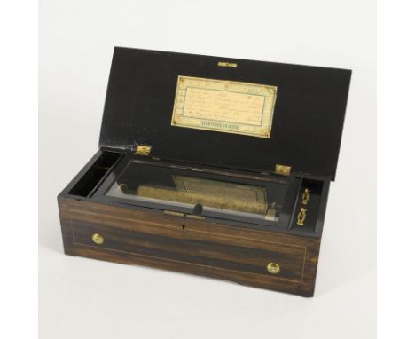 Walzenspieldose mit 6 Melodien. Auf dem Werk Seriennummer "6585". Ende 19. Jh.             Nussbaum furniert, teils ebonisier