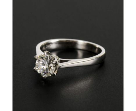 Solitärring mit Brillant.             Weißgold 585 gestempelt. Brillant Durchmesser ca. 7,5 mm. Ringgröße 57. 4,3 g.         