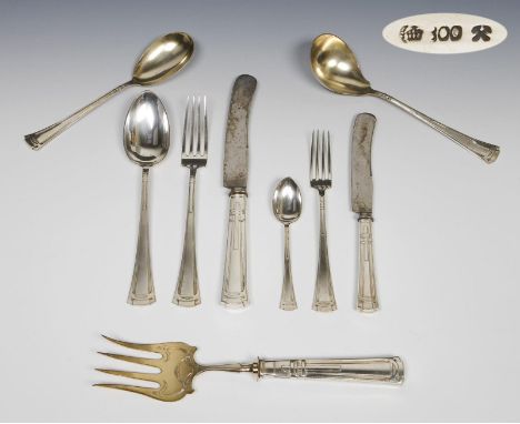 Jugendstil-Besteck. Franz Bahner, Düsseldorf.             800er Silber. Länge: 13-25 cm. 1610 Gramm (ohne Messer gewogen).   