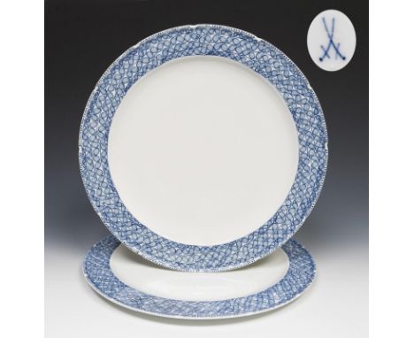 Paar große Jugendstil-Kuchenplatten. Meissen. 1904-1923. Modell von.                     RIEMERSCHMID,             Richard   