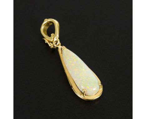 Klipp-Anhänger mit Weißem Opal.             Gelbgold 585 geprüft. Opal ca. 2,50 ct. Anhänger mit Öse 3,6 x 0,98 cm. 2,5 g.   