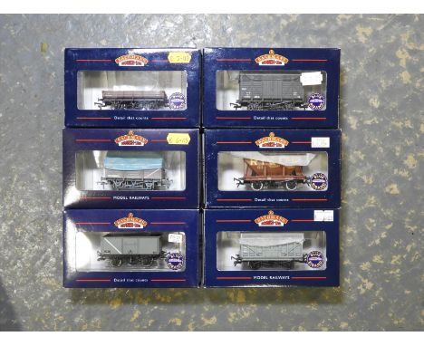6 BACHMANN OO ROLLING STOCK WAGONS 