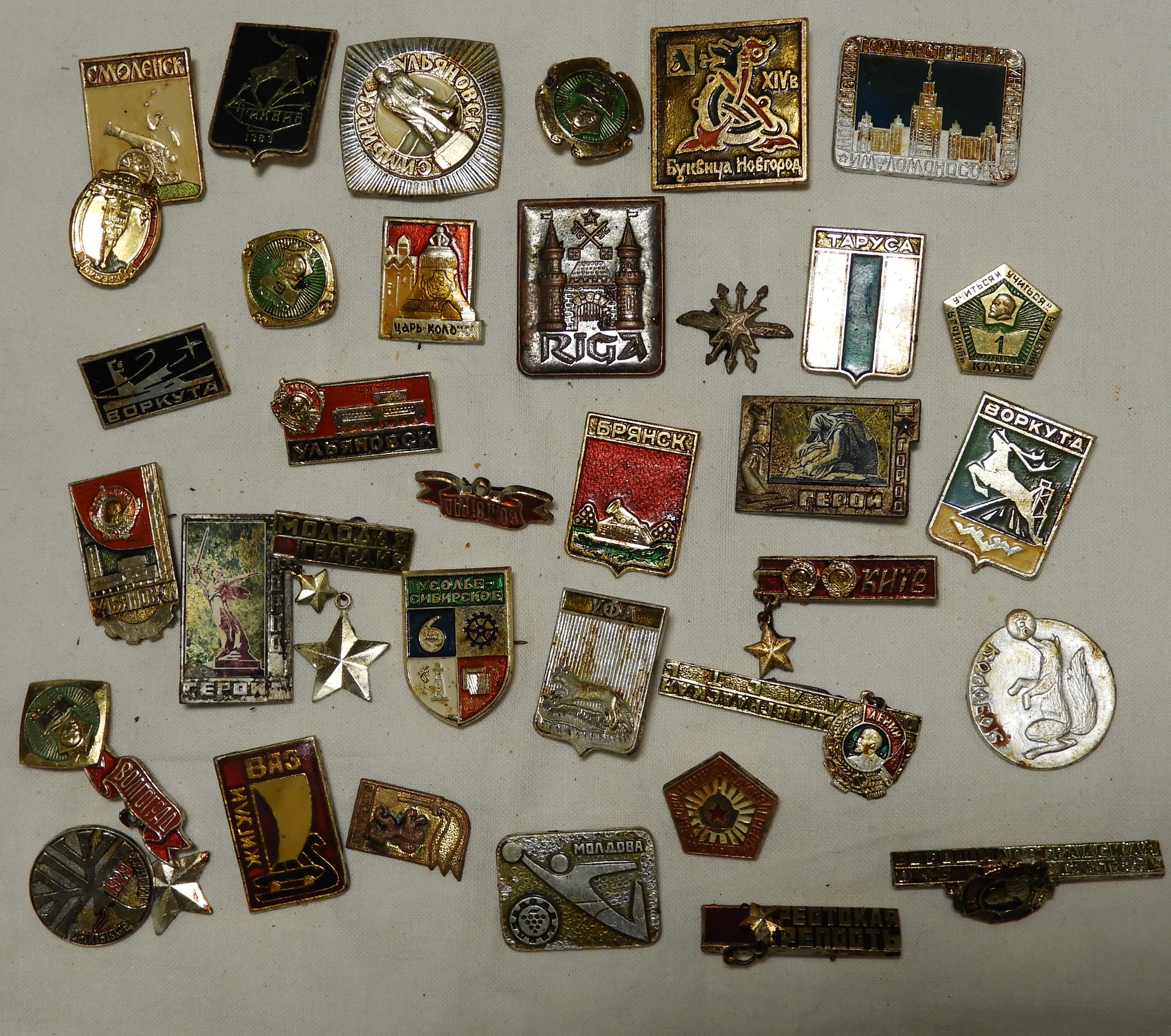 VARIOUS PIN BADGES