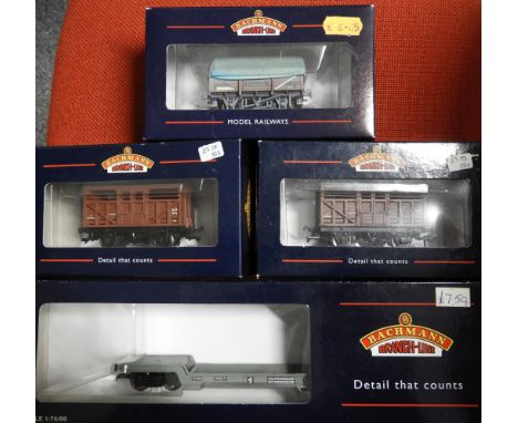 BACHMANN 45 TN BOGIE WELL WAGON &amp; 3 OTHER WAGONS