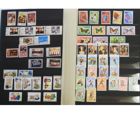 STAMPS - STOCKBOOK WORLD SETS M/U 100+ 