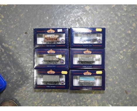 6 BACHMANN OO ROLLING STOCK WAGONS 
