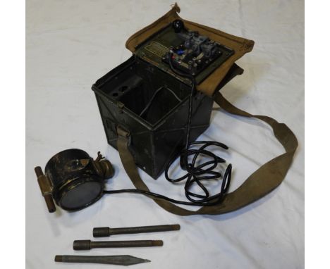 WW2 FIELD MORSE CODE KEY & SIGNAL LAMP IN TIN BOX 