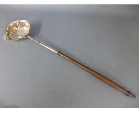 George II silver wine ladle London 1752/53 with wooden handle - Length 38cm Condition report: Some rubbing generally good 