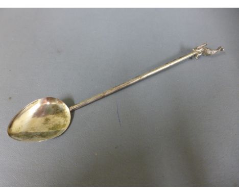 A sterling silver spoon surmounted by an emu and chick by Geof Ince - length 12cm - approx weight 0.3 troy oz