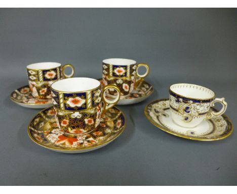 Three Royal Crown Derby Imari pattern coffee cans and saucers and a blue, white and gilt highlighted coffee can and saucer al