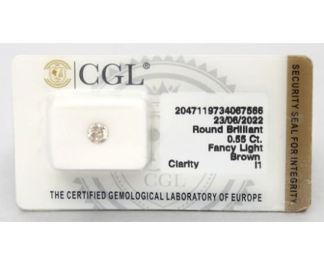 Cognacfarbener Brillant, 0,5 ct. Fancy Light Brown/p1. Eingeschweißt und mit CGL-Gutachten vom 23.06.2022.