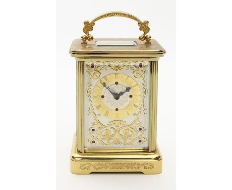 Limitierte Reiseuhr "Carl Fabergé". Allseitig facettverglastes Messinggehäuse. Verziertes Zifferblatt mit römischen Ziffern. 