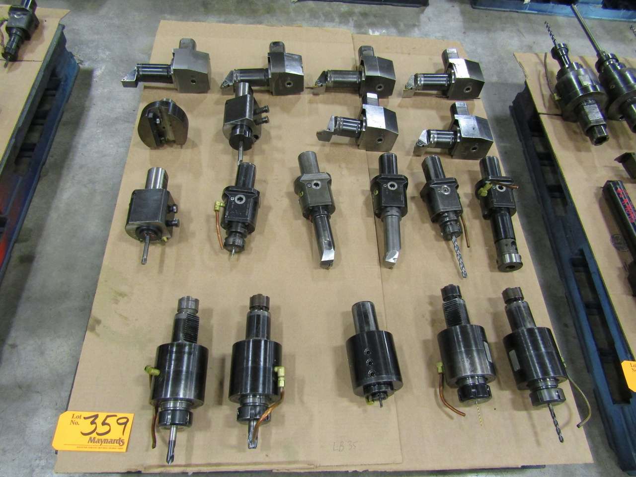 { Group of lots 359, 360 } } } Okuma (19) LB35 Tool Holders with