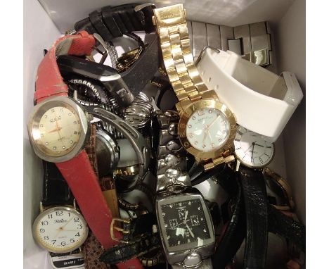 Quantity of mixed fashion watches. P&amp;P Group 1 (£14+VAT for the first lot and £1+VAT for subsequent lots) 
