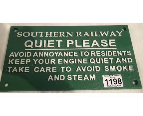 Cast iron green Quiet sign, 27 x 15 cm. P&amp;P Group 2 (£18+VAT for the first lot and £3+VAT for subsequent lots) 