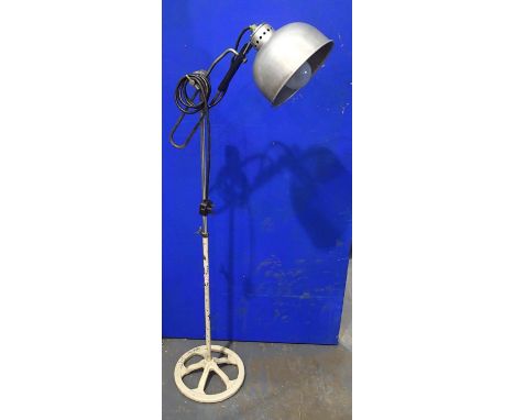 Duo-ray extendable industrial work light on cast iron base, extends to 160 cm. Not available for in-house P&amp;P, contact Pa