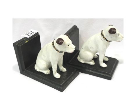 Pair of cast iron Nipper dog bookends, H: 12 cm. P&amp;P Group 2 (£18+VAT for the first lot and £3+VAT for subsequent lots) 