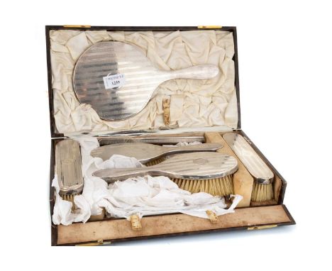GEORGE V SILVER DRESSING TABLE SET, G. & S. CO. LTD., LONDON 1925 comprising three brushes, a mirror and a comb, geometric en