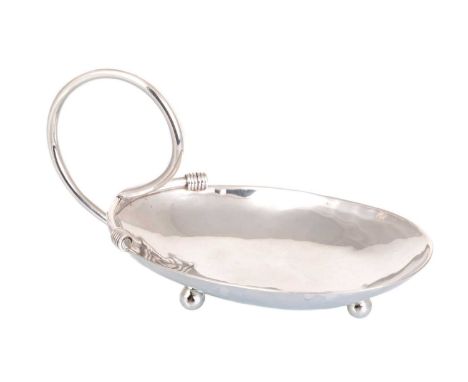 ELIZABETH II SILVER CADDY SPOON, STG, EDINBURGH MARKS with oval bowl, hoop handle, on three ball feet12cm longQty: 61g