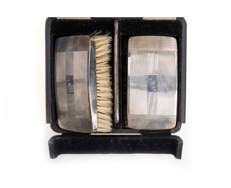 ART DECO STYLE SILVER BRUSH SET, CHARLES S. GREEN & CO LTD, BIRMINGHAM MARKS comprising two clothes brushes and a comb, with 