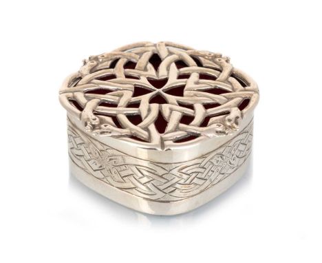 CELTIC REVIVAL SILVER PATCH BOX, HAMILTON & INCHES, EDINBURGH 1907 with pierced cover, lined interior, Celtic knot frieze5.5c