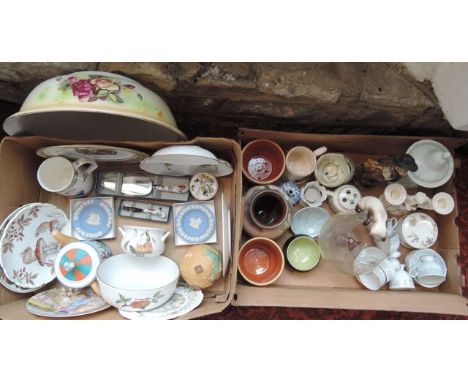 A quantity of boxed plates including examples by Wedgwood, Royal Doulton, Royal Albert, Spode, etc and including boxed Spode 