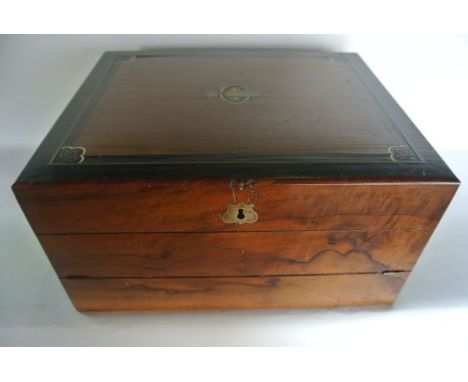 A good quality Victorian work box, the top with deep ebony border with further decorative inlay to corners with malachite, et