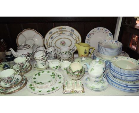 A quantity of ceramics including Royal Doulton Expressions Windermere pattern dinner wares comprising twelve dinner plates, e
