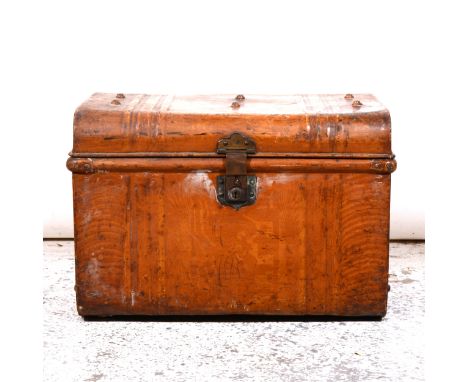 Vintage tin trunk, 57cm.