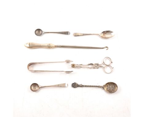 A quantity of small silver items, to include a pair of Georgian scissor action sugar nips, maker's mark "IL WL", a pair of sh