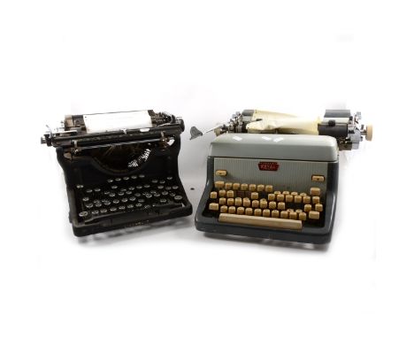 Underwood vintage typewriter and a Royal typewriter, (2).