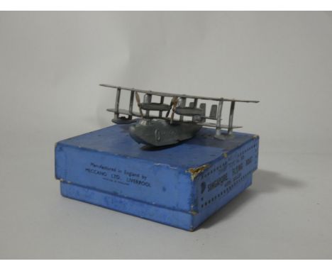 A Dinky Singapore Mark III Flying Boat with Roller 60H die-cast Aeroplane model (boxed)