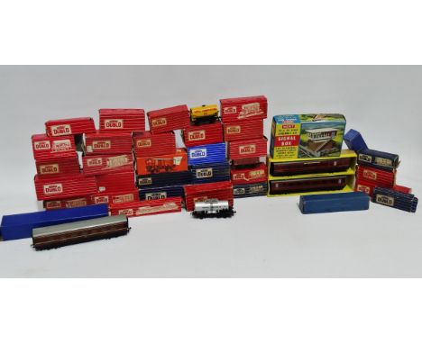 Hornby 00 - rolling stock, mostly boxed, including Mobil tank wagon.