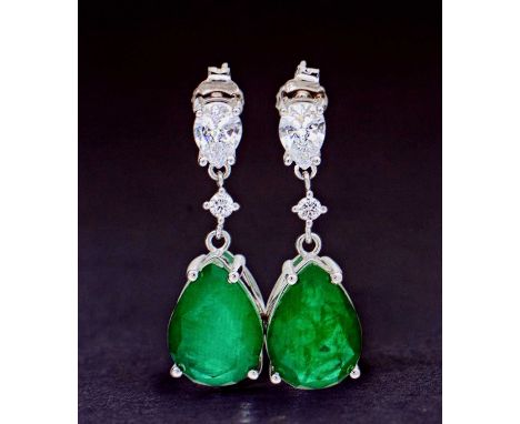 Kari Chaudhry: Drop Earrings with laboratory grown green sapphire and diamonds
 
Elegant drop earrings, beautifully handcraft