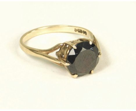 DRESS RING. A 9ct. gold garnet set dress ring. (Q)