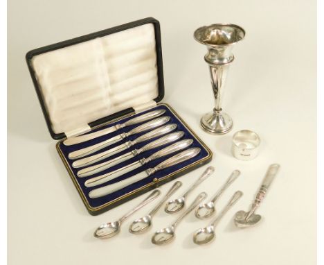 SPILL VASE ETC. A silver spill vase, Sheffield 1913. (Worn). Also, a set of tea knives with filled silver handles, a plain si