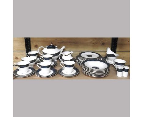 A Royal Doulton Carlyle pattern bone china tea and dinner service, with six place settings
