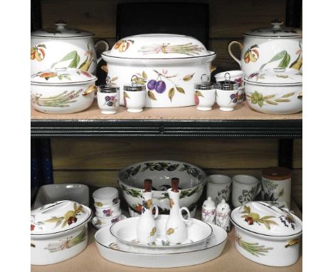 A collection of Worcester Evesham pattern dinner wares, to include a large tureen, 31cm wide, together with various serving d