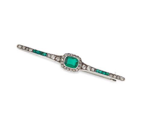AN ANTIQUE PASTE BAR BROOCH in Art Deco design, set with round cut white gemstones and step and cushion cut green gemstones, 
