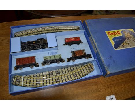 A Hornby Dublo engine 69567 goods set