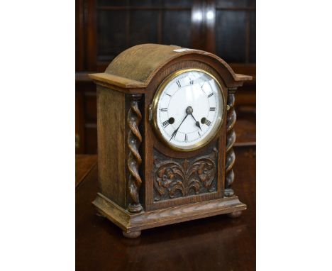 An early 20th century oak mantel clock, the case with turned columns, circa 1910.