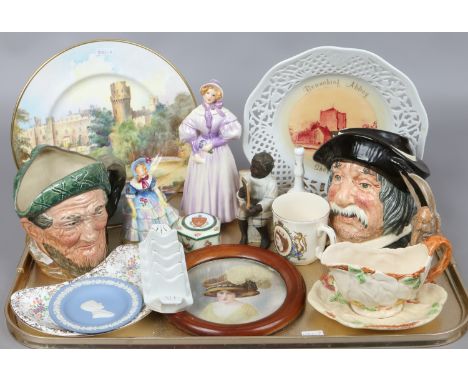 A tray of collectable ceramics to include a handpainted Minton cabinet plate with a view of Warwick Castle, pierced cabinet p