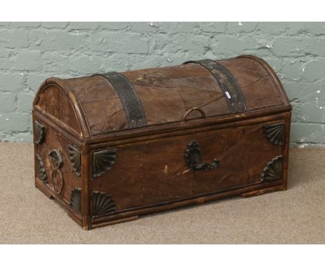 A bamboo and palm leaf dome topped trunk.