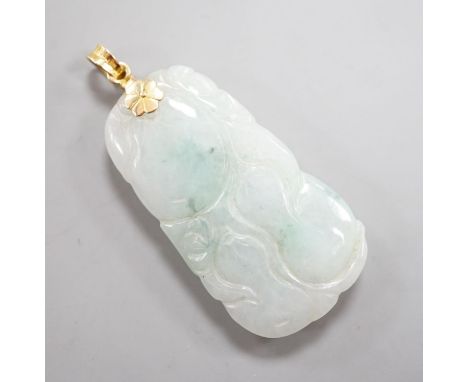 A modern 14k mounted jade plaque, carved with fruit, 44mm, gross weight 17.3 grams.