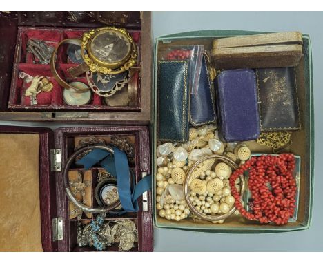 A quantity of assorted Victorian and later jewellery including costume and filigree and a 19th century tea caddy with conch s