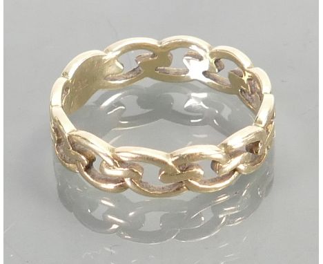 9ct gold eternity ring: 2.9g