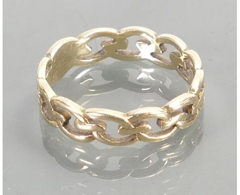 9ct gold eternity ring: 2.9g