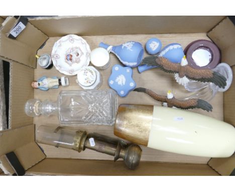 A mixed collection of items to include: Wedgwood Jasperware, Reproduction GWR carriage lamp, Cooper craft figures etc 